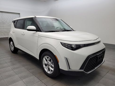 Used 2025 Kia Soul LX image 13