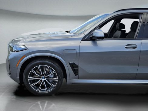 New 2026 BMW X5 xDrive50e w/ Executive Package image 39
