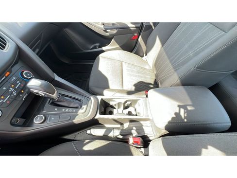 Used 2015 Ford Focus SE w/ SE Cold Weather Package FWD image 20