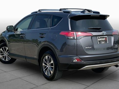 Used 2018 Toyota RAV4 XLE AWD/4WD image 12