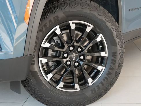 Used 2024 Chevrolet Traverse Z71 AWD/4WD image 2