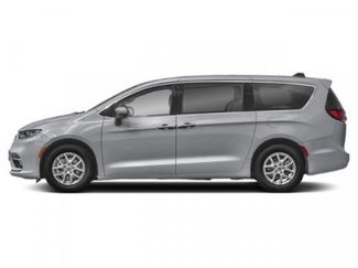 Used 2024 Chrysler Pacifica Touring-L video 3