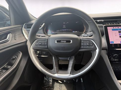 Used 2024 Jeep Grand Cherokee L Limited AWD/4WD image 12