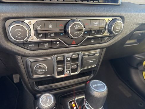 Certified 2024 Jeep Gladiator Sport image 22