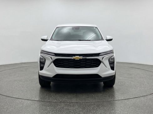 Used 2025 Chevrolet Trax LT w/ LT Convenience Package FWD image 2