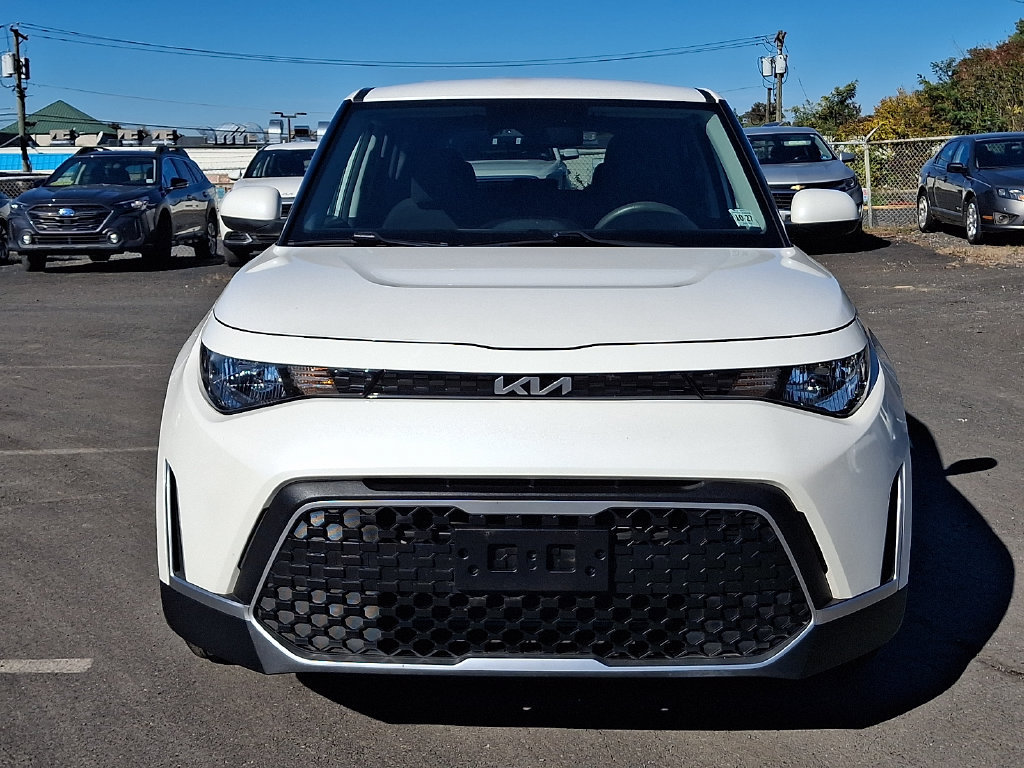Used 2023 Kia Soul LX w/ LX Technology Package FWD image 5