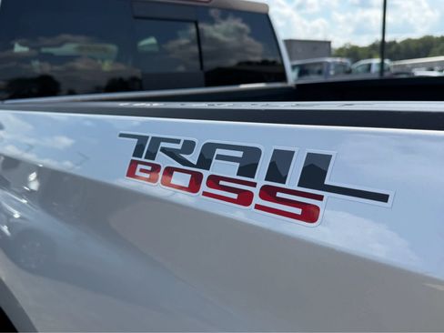 Used 2020 Chevrolet Silverado 1500 LT Trail Boss AWD/4WD image 37