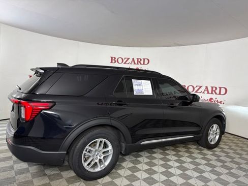 Certified 2025 Ford Explorer Active w/ Active Comfort Package RWD image 9