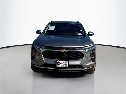 Used 2024 Chevrolet Trax LT w/ Driver Confidence Package image 2