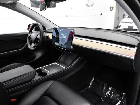Used 2022 Tesla Model Y Long Range AWD/4WD image 12