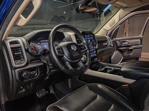 Used 2019 RAM 1500 Laramie AWD/4WD image 12