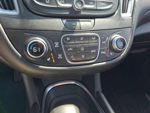 Used 2022 Chevrolet Malibu LT w/ Leather Package FWD image 16