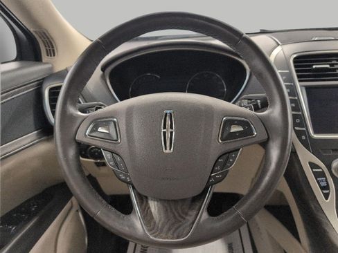 Used 2017 Lincoln MKX Reserve w/ Driver Assistance Package AWD/4WD image 5