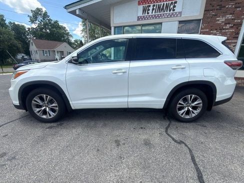 Used 2016 Toyota Highlander Plus AWD/4WD image 8