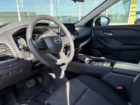 Used 2025 Nissan Rogue SV FWD image 30