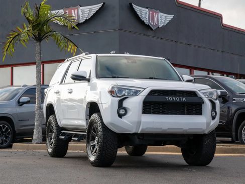 Used 2020 Toyota 4Runner SR5 Premium w/ Moonroof Package AWD/4WD image 1
