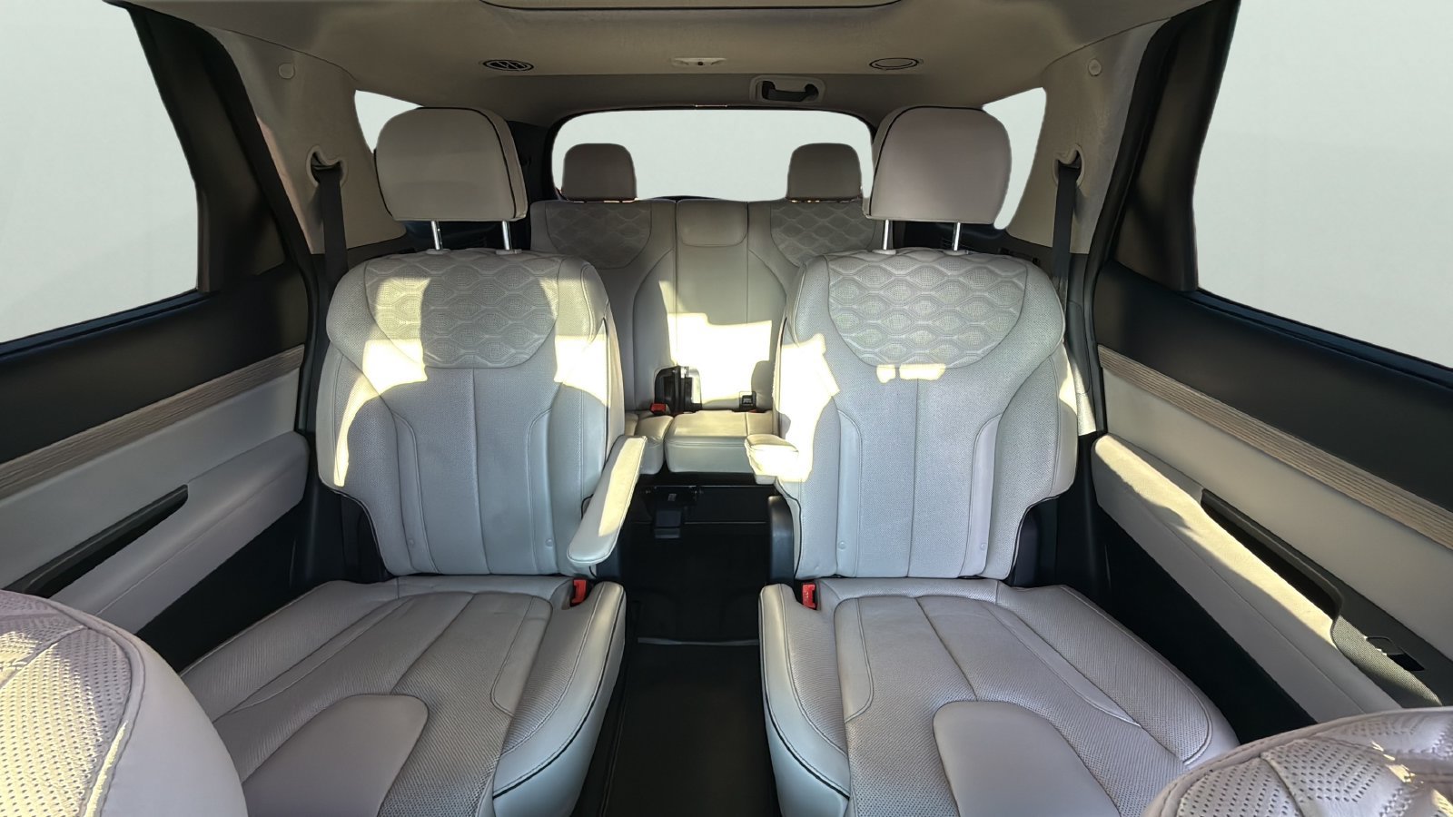 Used 2022 Hyundai Palisade Limited w/ Winter Package AWD/4WD image 25