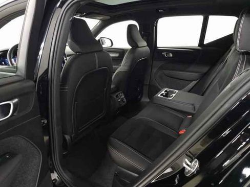 Certified 2025 Volvo XC40 B5 Plus image 32