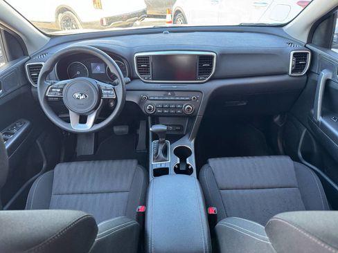 Used 2022 Kia Sportage LX image 9