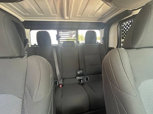 Used 2023 Jeep Gladiator Sport AWD/4WD image 19