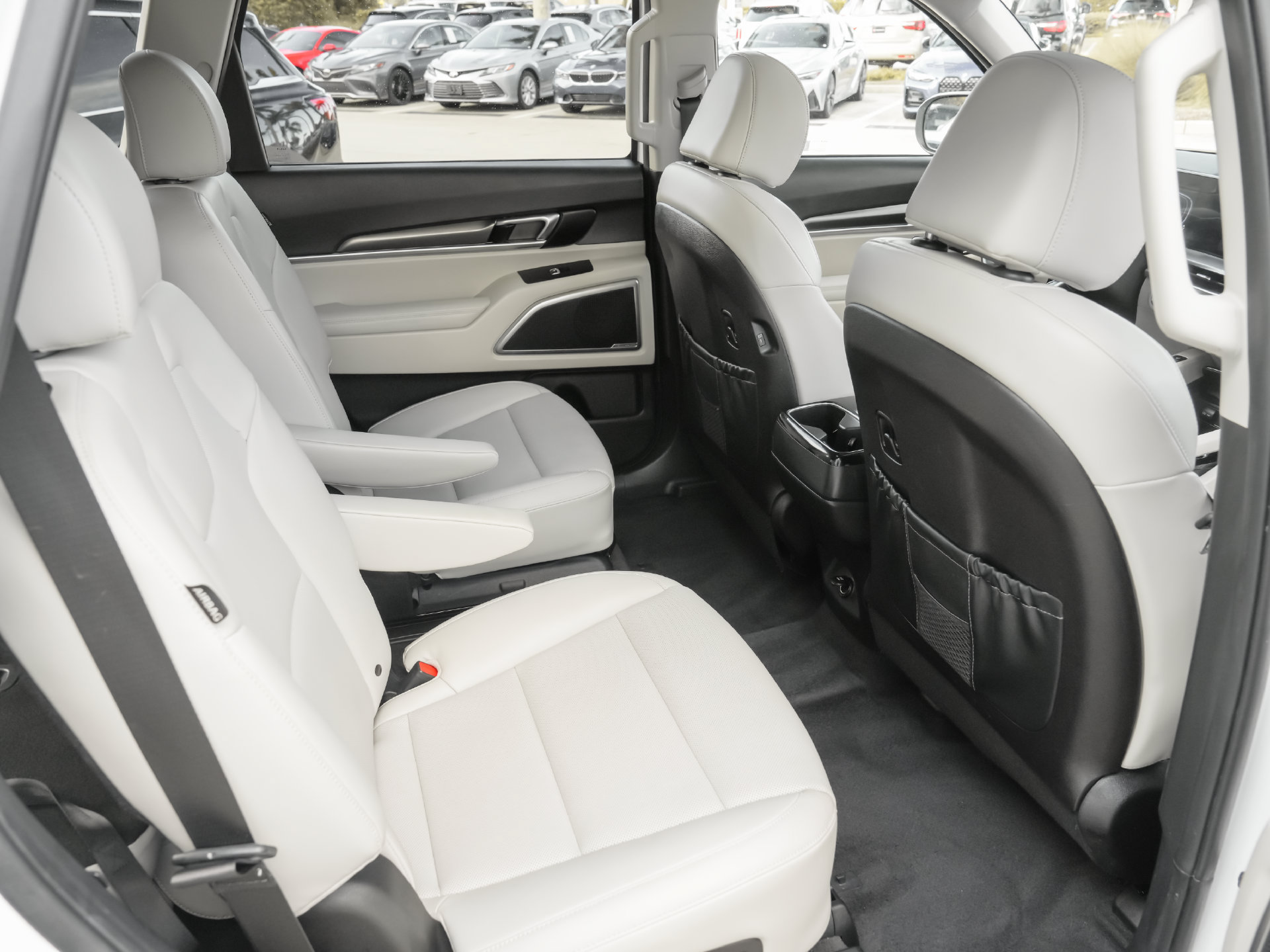 Used 2025 Kia Telluride S FWD image 8