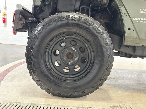 Used 2008 Jeep Wrangler Unlimited Sahara w/ Dual Top Group image 13