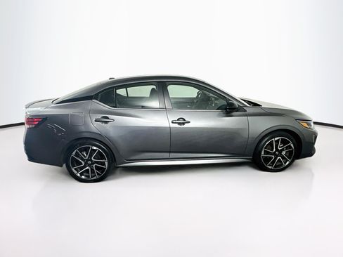 Used 2025 Nissan Sentra SR FWD image 10