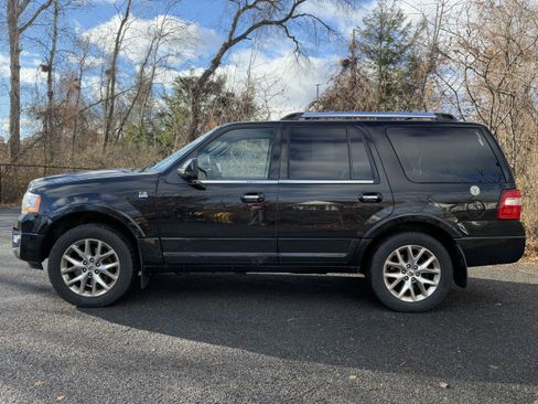 Used 2017 Ford Expedition Limited w/ Equipment Group 301A image 2