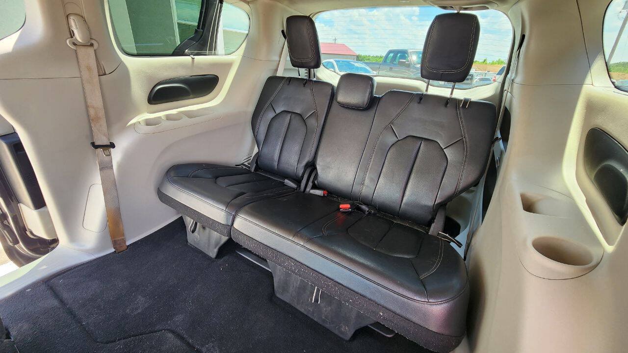 Used 2022 Chrysler Pacifica Touring-L FWD image 23