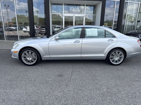 Used 2009 Mercedes-Benz S 550 4MATIC image 2