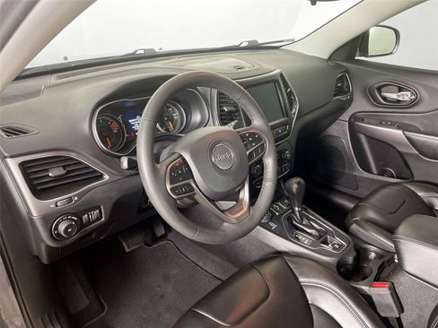 Used 2021 Jeep Cherokee Latitude Plus AWD/4WD image 23