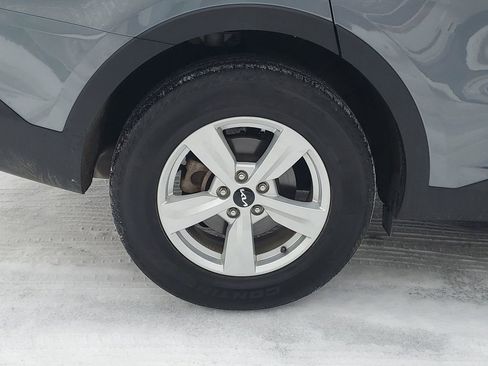 Used 2023 Kia Sorento LX image 5