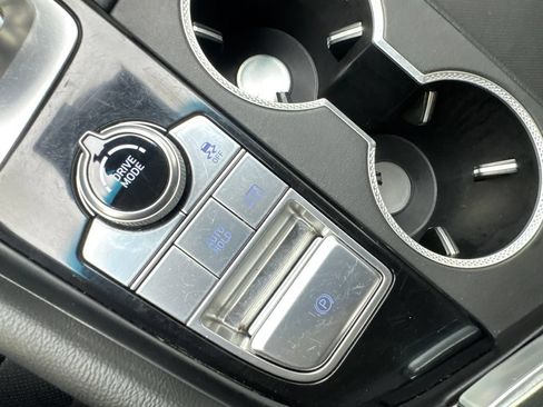 Used 2025 Genesis G70 2.5T RWD image 69