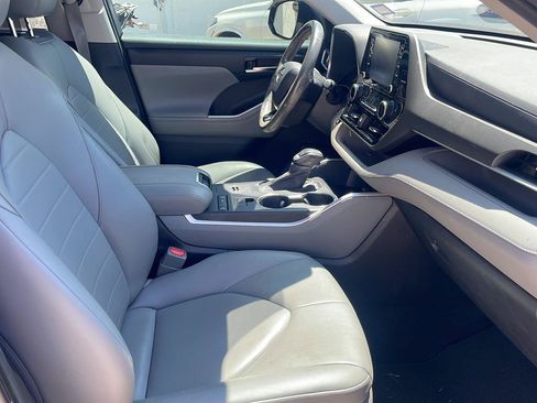 Used 2020 Toyota Highlander XLE FWD image 8