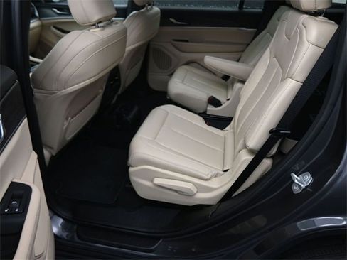 Used 2025 Jeep Grand Cherokee L Limited w/ Black Appearance Package image 16