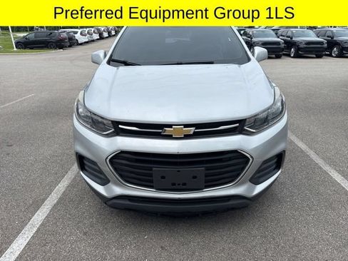 Used 2018 Chevrolet Trax LS FWD image 2