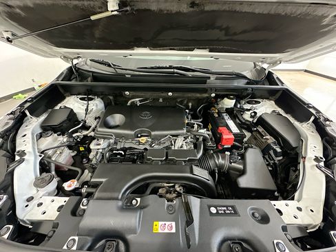 Used 2020 Toyota RAV4 LE w/ All Weather Liner Package AWD/4WD image 34