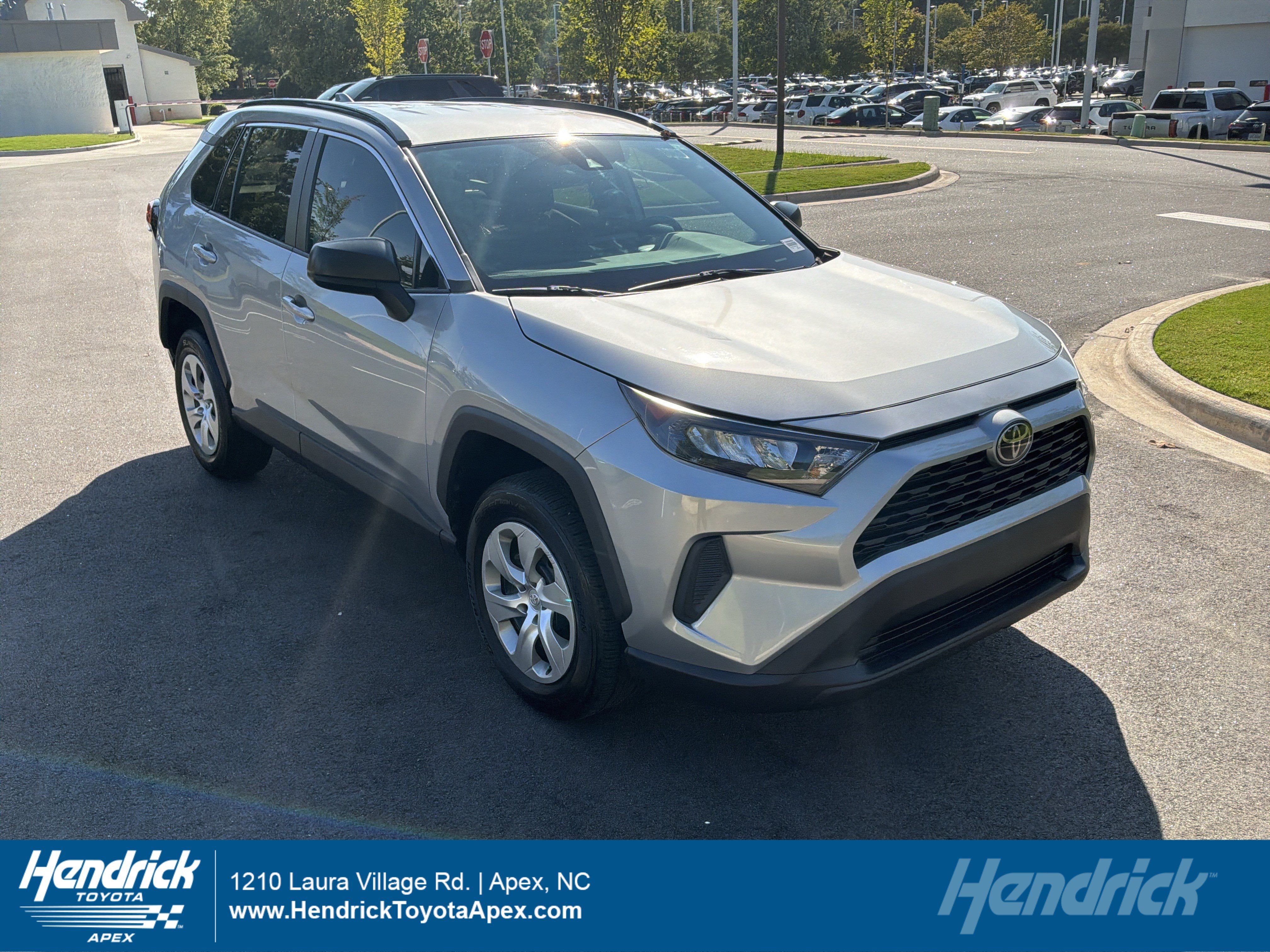 Used 2019 Toyota RAV4 LE FWD image 1