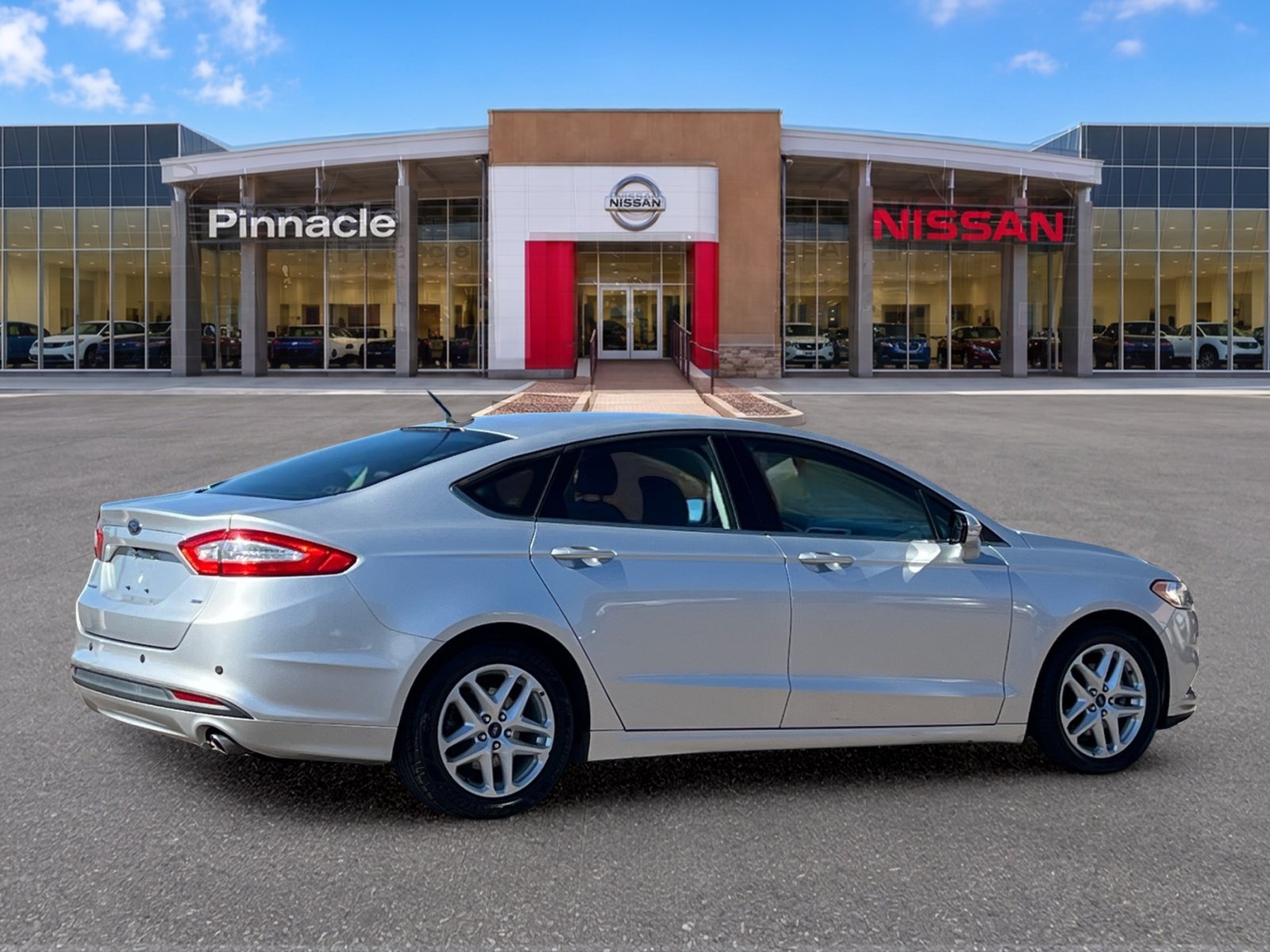 Used 2016 Ford Fusion SE FWD image 5