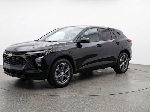 Used 2025 Chevrolet Blazer LT FWD image 3