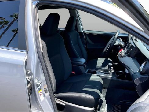 Used 2016 Toyota RAV4 LE FWD image 8