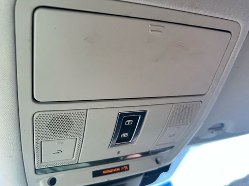 Used 2020 Land Rover Discovery Sport SE image 38