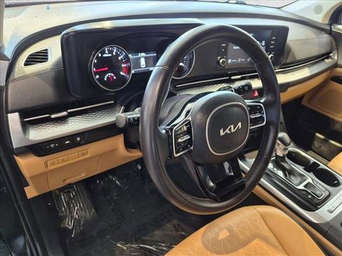 Used 2024 Kia Carnival LX FWD image 10