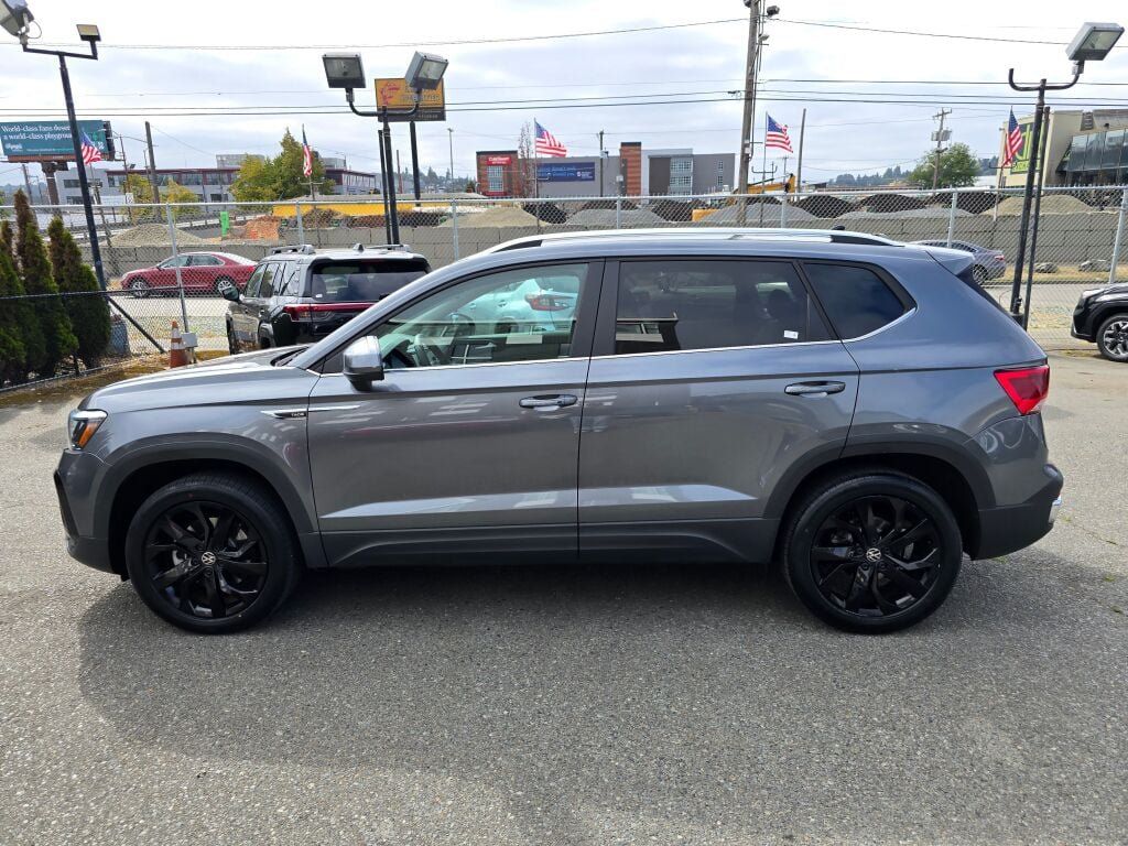 Used 2022 Volkswagen Taos SE w/ IQ.Drive SE Package AWD/4WD image 6