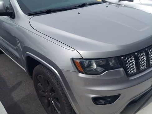 Used 2017 Jeep Grand Cherokee Altitude image 9