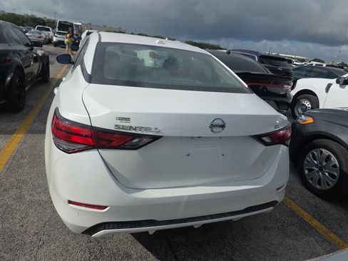 Used 2022 Nissan Sentra SV FWD image 6