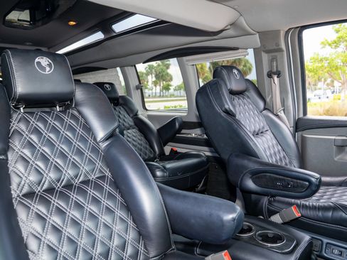 Used 2022 GMC Savana 2500 Extended RWD image 28