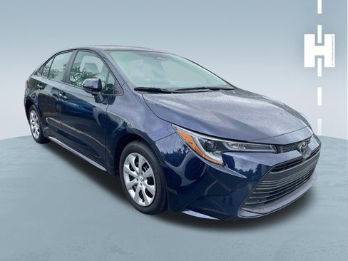 Used 2025 Toyota Corolla LE w/ Convenience Package FWD image 1