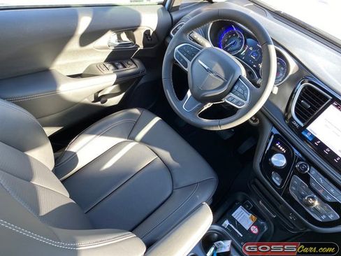 New 2026 Chrysler Pacifica Select image 20