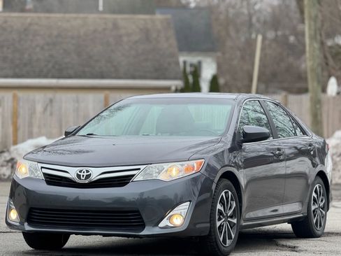 Used 2014 Toyota Camry XLE w/ Leather Package FWD image 1